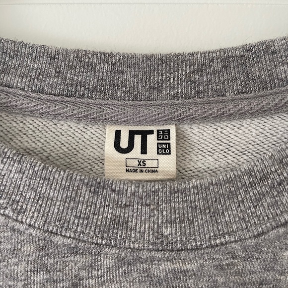 Uniqlo Mickey Mouse crewneck sweater - Picture 4 of 4